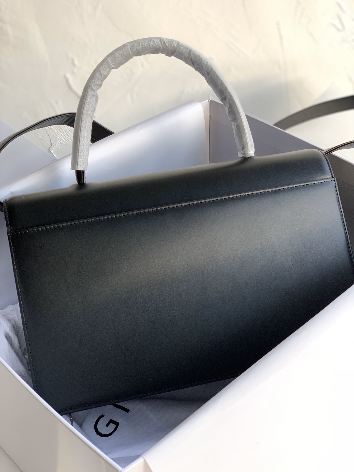 GIVENCHY Maroquinerie Leather Bag Black 29 x 19 x 10 cm