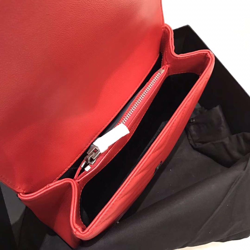 Y51 medium college in matelassÉ leather silver metal red 600279 24 x 17 x 7 cm