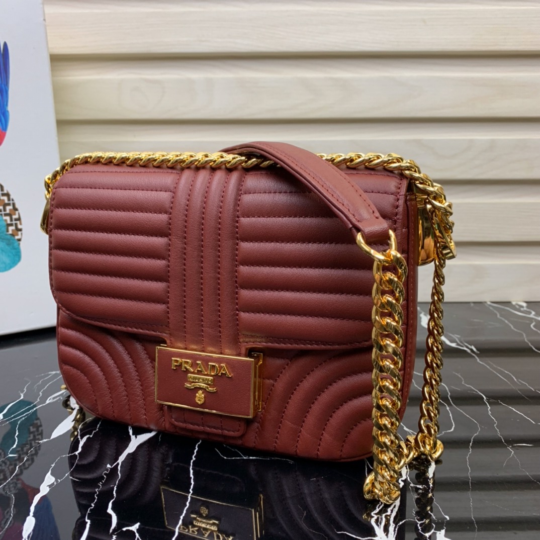 Pra*a diagramme shoulder bag garnet red 1bd227 20.5 x 14 x 5 cm