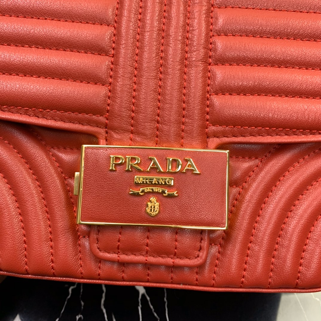 Pra*a diagramme shoulder bag red 1bd227 20.5 x 14 x 5 cm