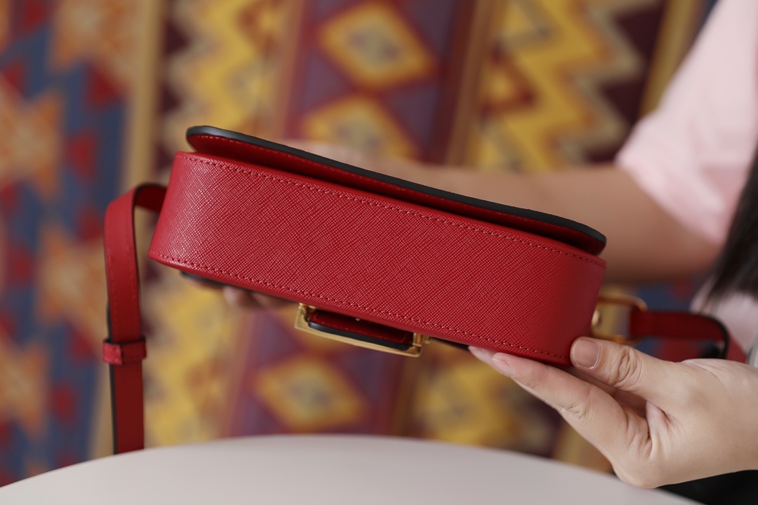 Pra*a saffiano leather emblème bag red 1bd217 20.5 x 14 x 5 cm