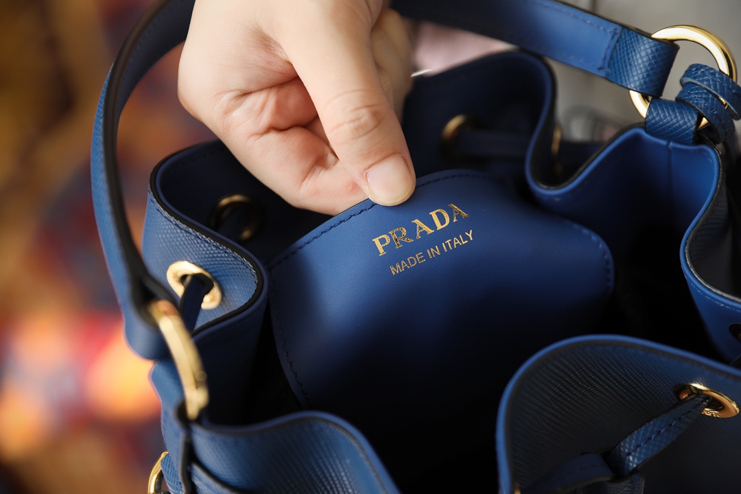 Pra*a saffiano leather bucket bag blue 1be032 22 × 22 × 14 cm