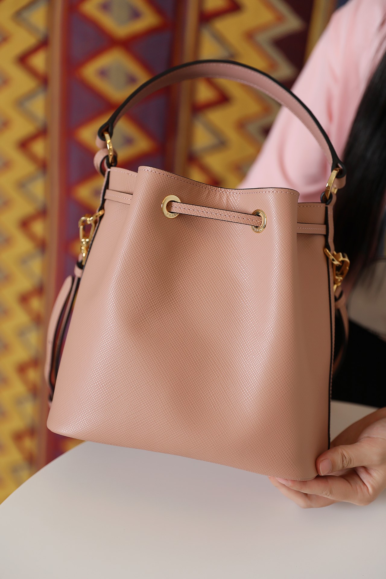 Pra*a saffiano leather bucket bag creme 1be032 22 × 22 × 14 cm