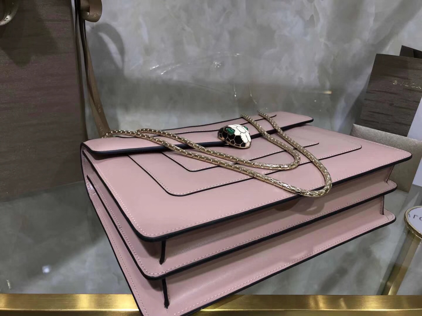 Bv1g*ai serpenti forever shoulder bag leather pink beige 280153 28 x 19 x 8 cm