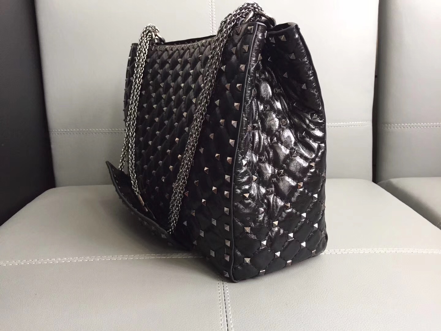 Va1e*ntin0 rockstud spike tote bag black 33 x 12 x 23 cm