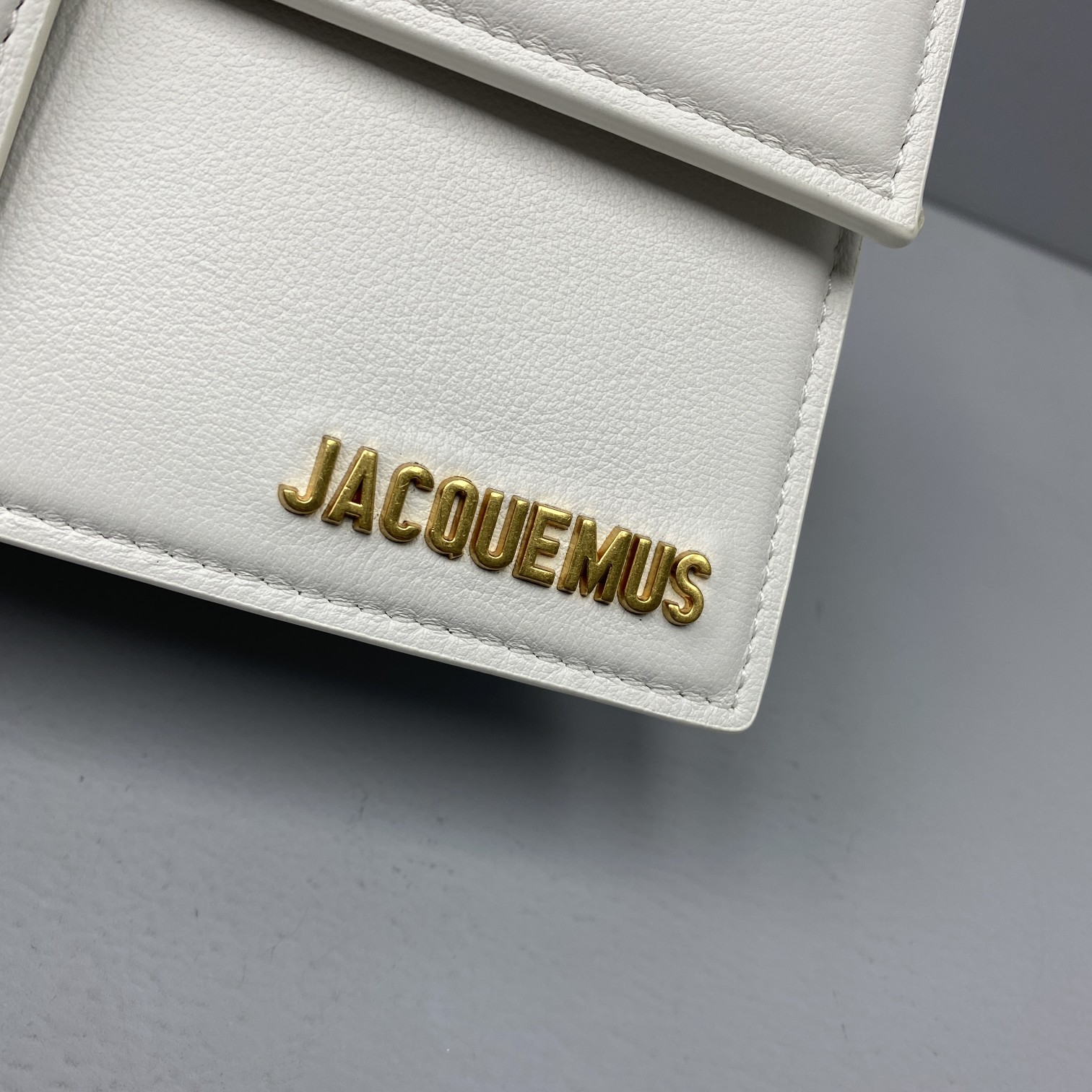 JACQUEMUS Le grand Bambino Leather White 213BA07 24 x 13 x 7 cm