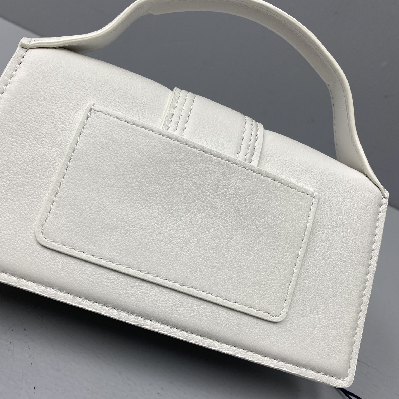 JACQUEMUS SMALL Le Bambino Leather White 213BA06 18 x 6 x 7 cm
