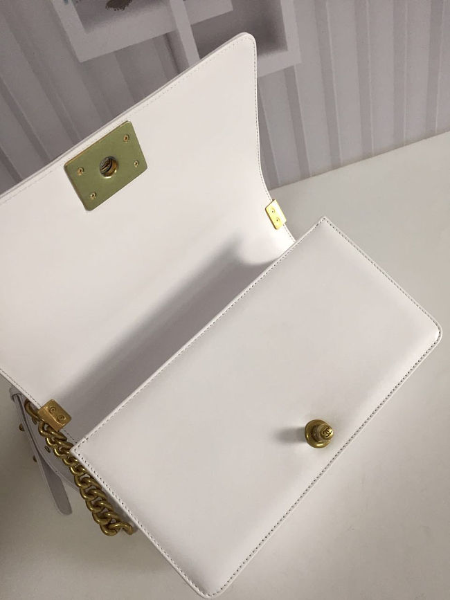 Ch**el medium chevron mix leather flap boy bag white a67086 25 x 16 x 9 cm