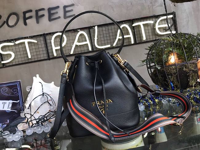 Pra*a bucket leather black 1ba018 18 x 23 x 13 cm