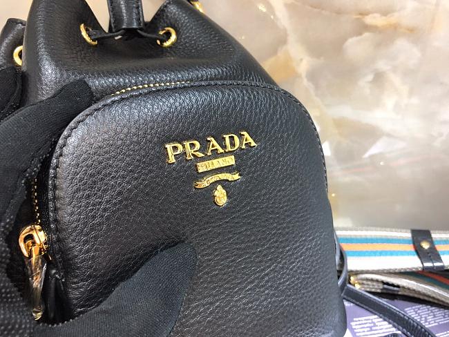 Pra*a bucket bag with metal logo and shoulder strap black 1be030 21 × 25 × 15 cm