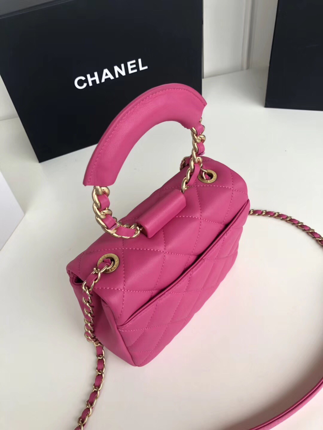 Ch**el small circular handle bag lambskin pink as1357 20 x 18 x 7.5 cm
