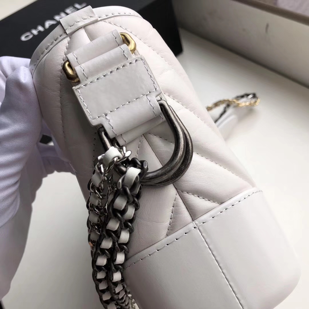 Ch**el small gabrielle chevron hobo bag aged calfskin white a91810 20 x 15 x 8 cm