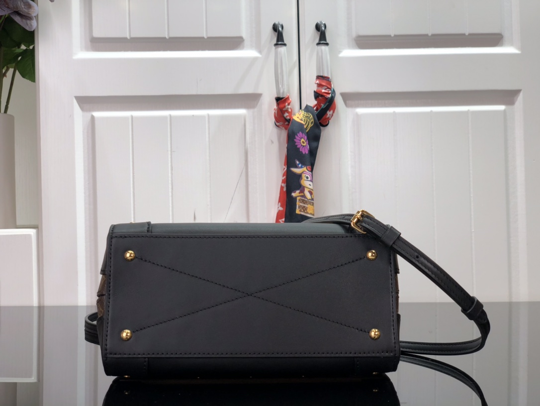 l0vis Vvtt0n trianon pm monogram canvas m45908 21 x 18 x 11 cm