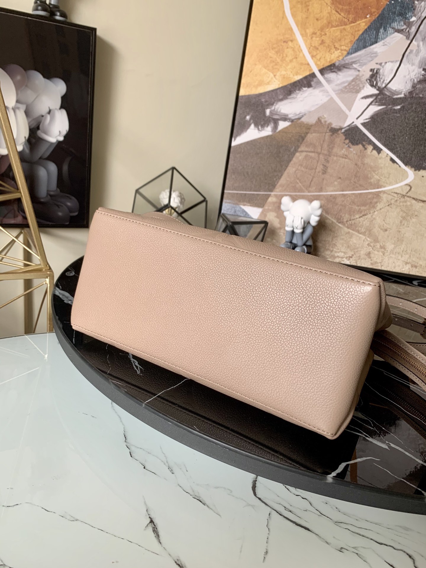 l0vis Vvtt0n petit palais monogram empreinte leather beige m58916 29 x 18 x 12.5 cm