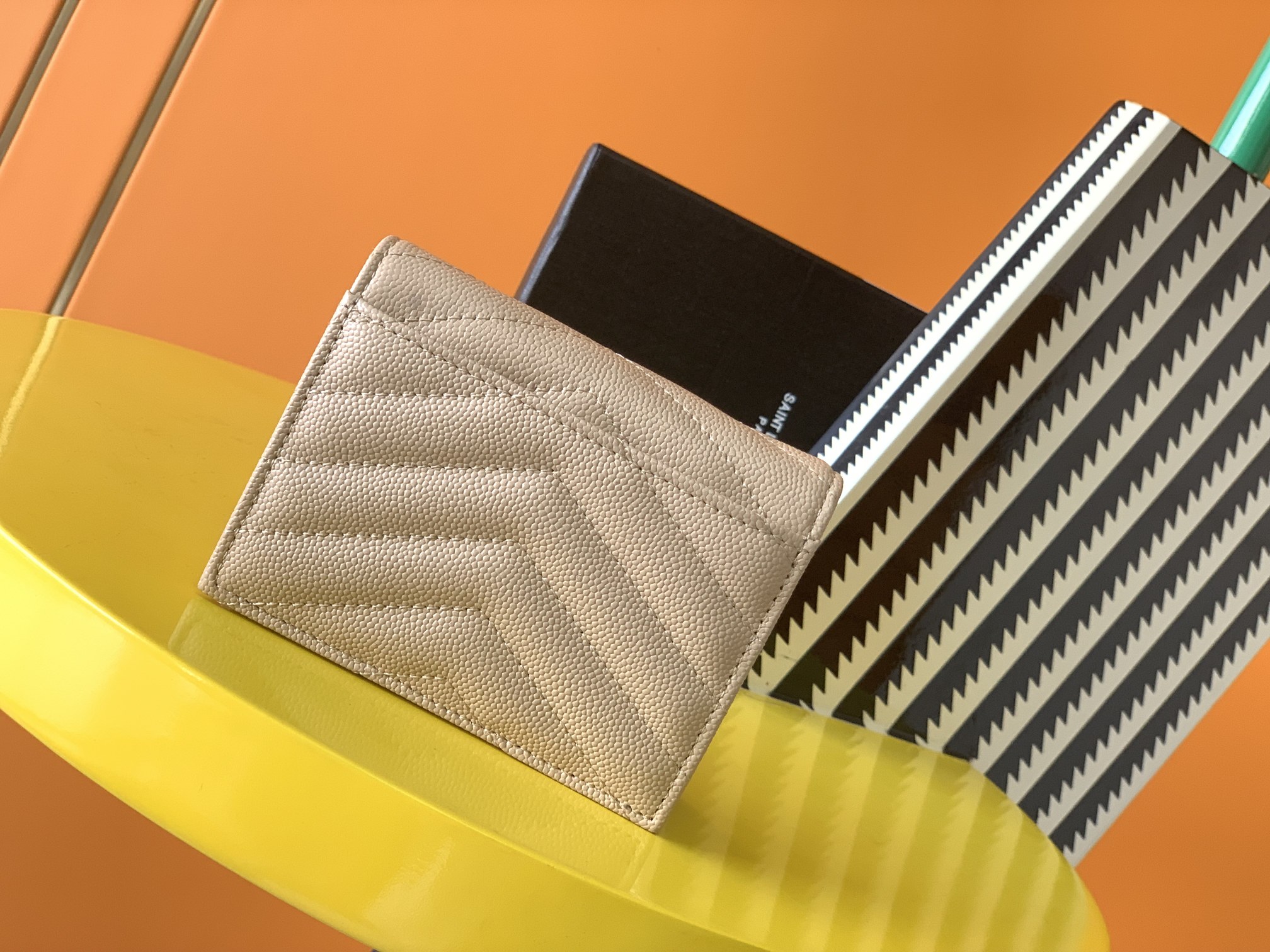 Y51 monogram card case in grain de poudre embossed leather beige 530841 11 x 8.5 x 3 cm