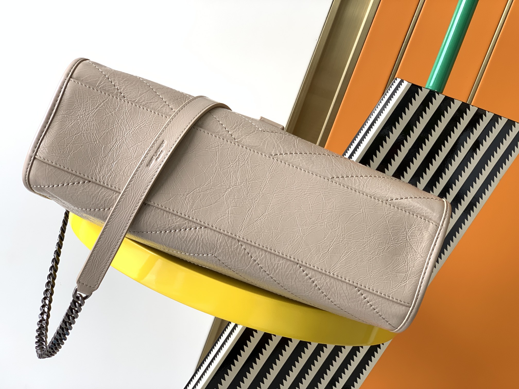 Y51 medium niki shopping bag in crinkled vintage leather creme 577999 33 x 27 x 11.5 cm