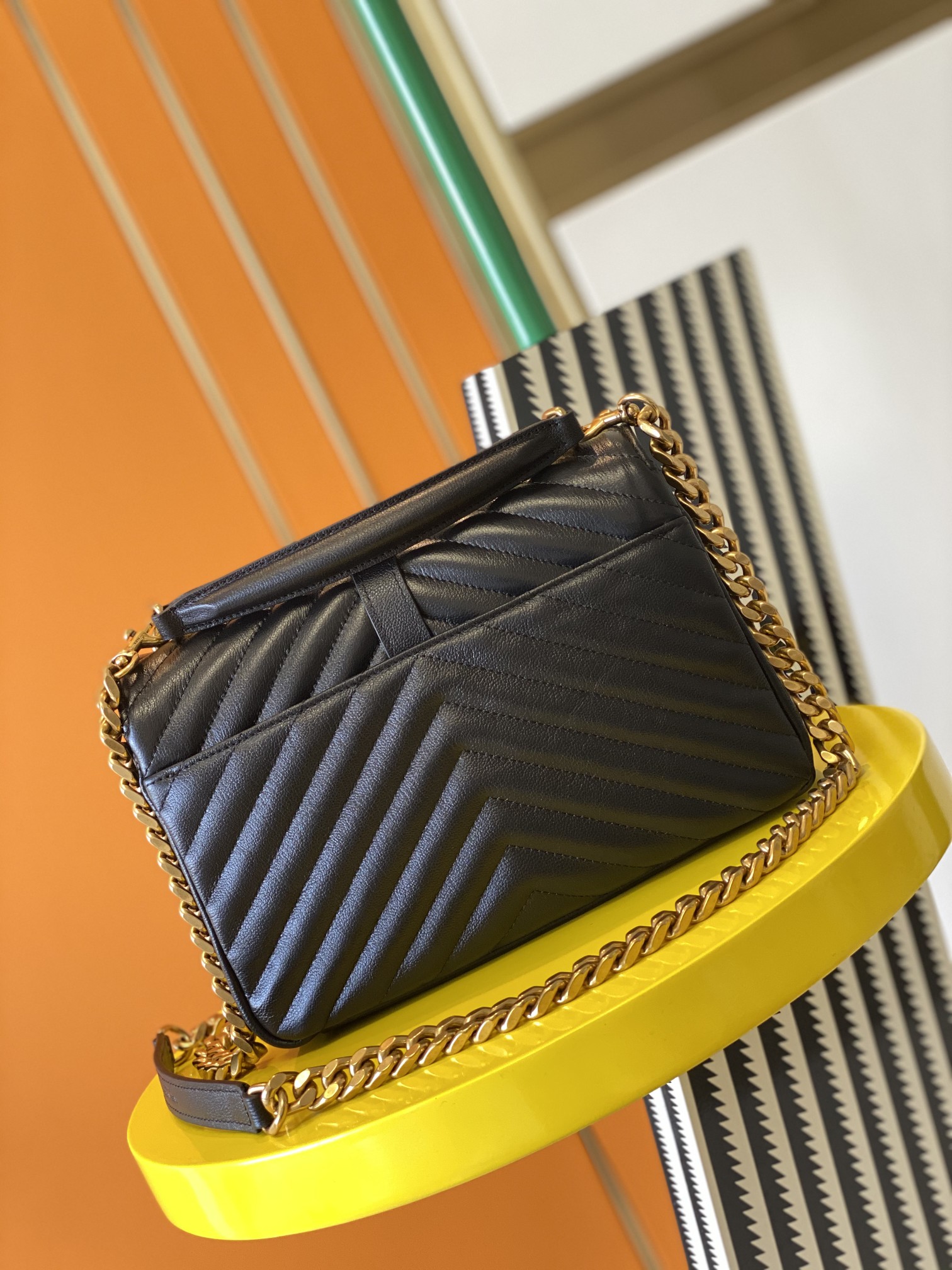 Y51 medium college in quilted leather golden metal black 600279 24 x 17 x 6.5 cm