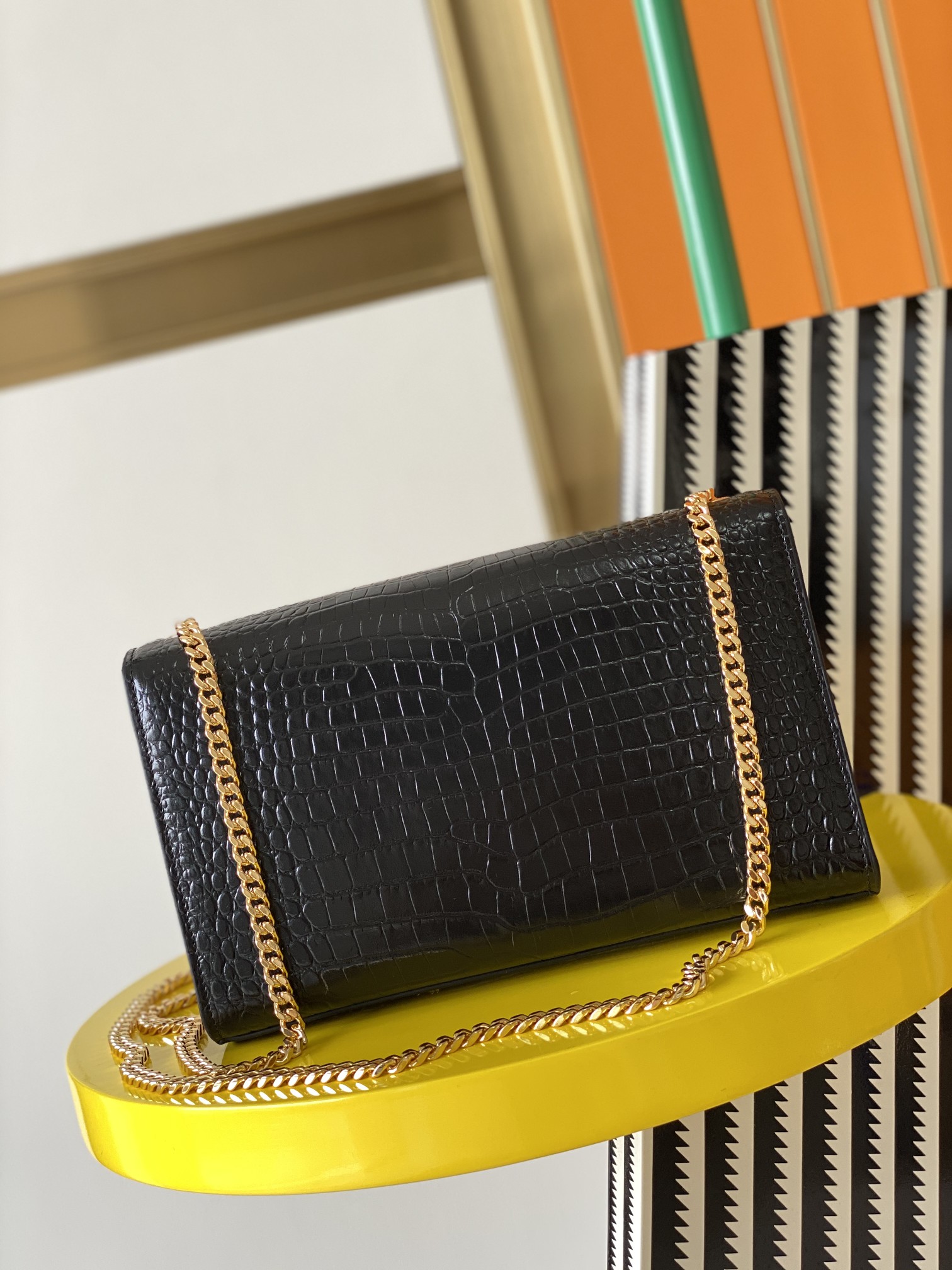 Y51 medium kate with tassel in crocodile-embossed shiny leather black 354119 24 x 14.5 x 5.5 cm