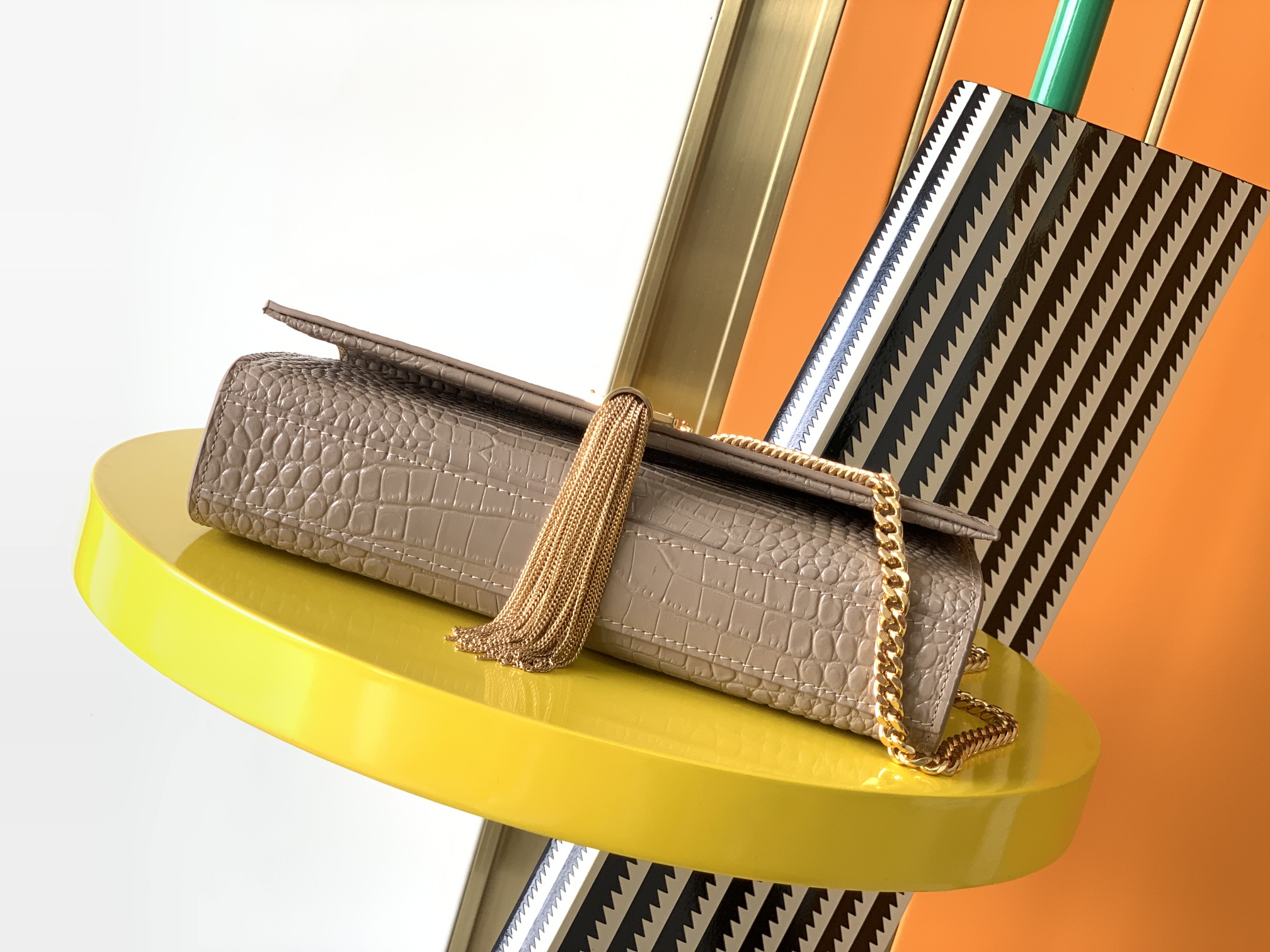 Y51 medium kate with tassel in crocodile-embossed shiny leather beige 354119 24 x 14.5 x 5.5 cm