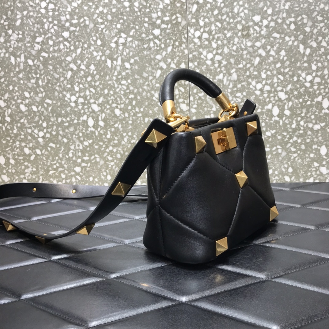 Va1e*ntin0 small roman stud the handle bag in nappa black vw0b0i97bsf 20 × 9 × 15 cm