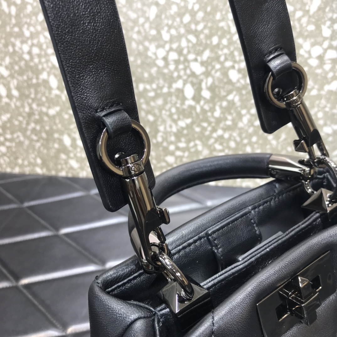 Va1e*ntin0 small roman stud the handle bag in nappa black metal vw0b0i97bsf 20 × 9 × 15 cm
