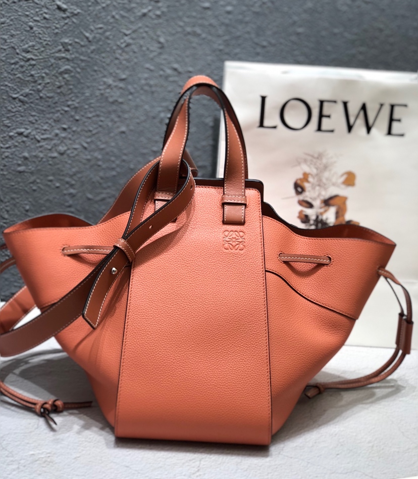 L0ew* small hammock bag cassic calfskin leather orange 387.30.s35 26 x 21 x 14 cm