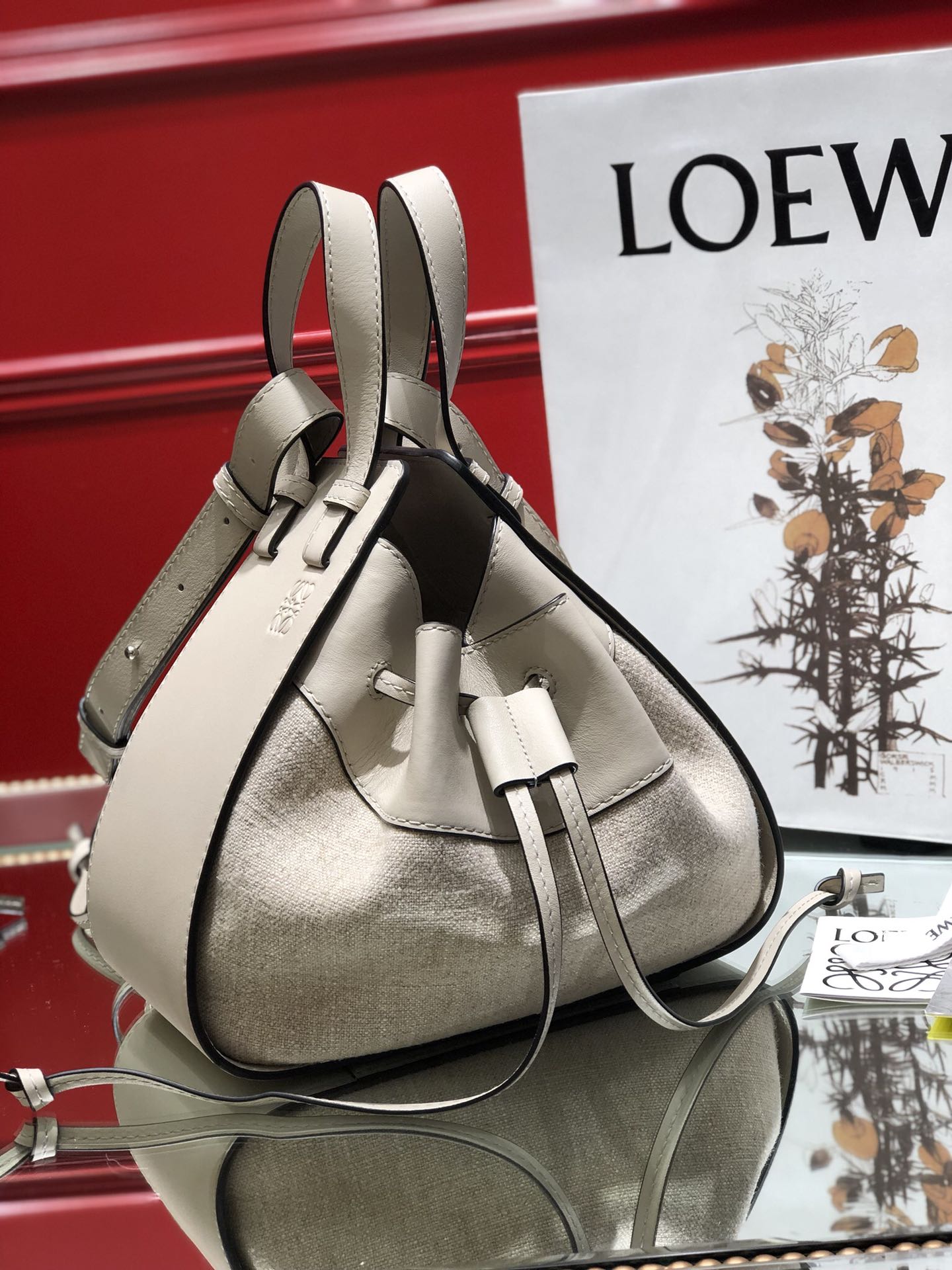 L0ew* small hammock bag cassic calfskin leather white 387.30.s35 26 x 21 x 14 cm