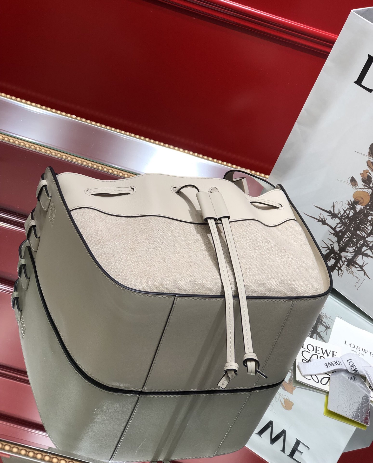 L0ew* small hammock bag cassic calfskin leather white 387.30.s35 26 x 21 x 14 cm