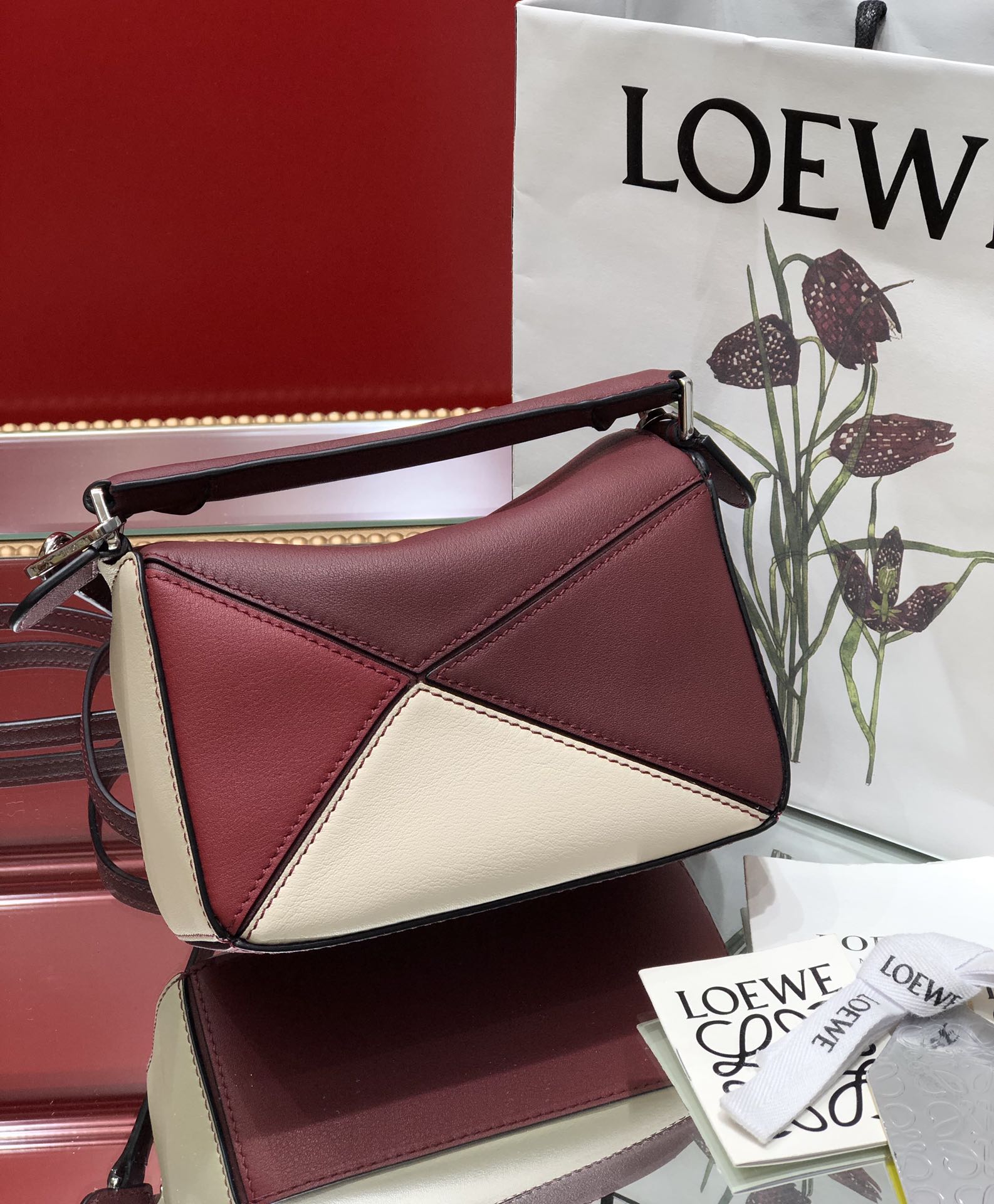 L0ew* mini puzzle bag classic calfskin leather burgundy/white a510u95x34 18 x 12.5 x 8 cm