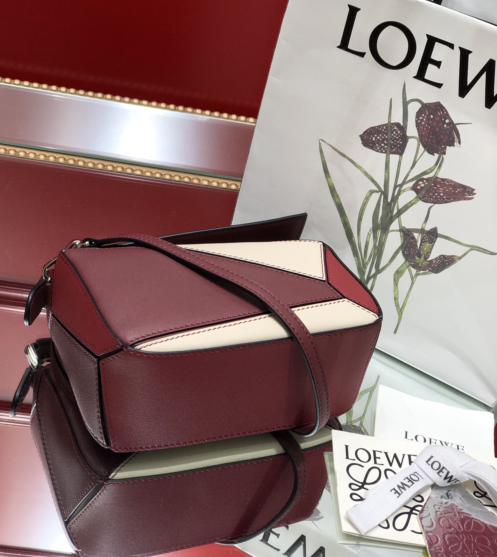 L0ew* mini puzzle bag classic calfskin leather burgundy/white a510u95x34 18 x 12.5 x 8 cm