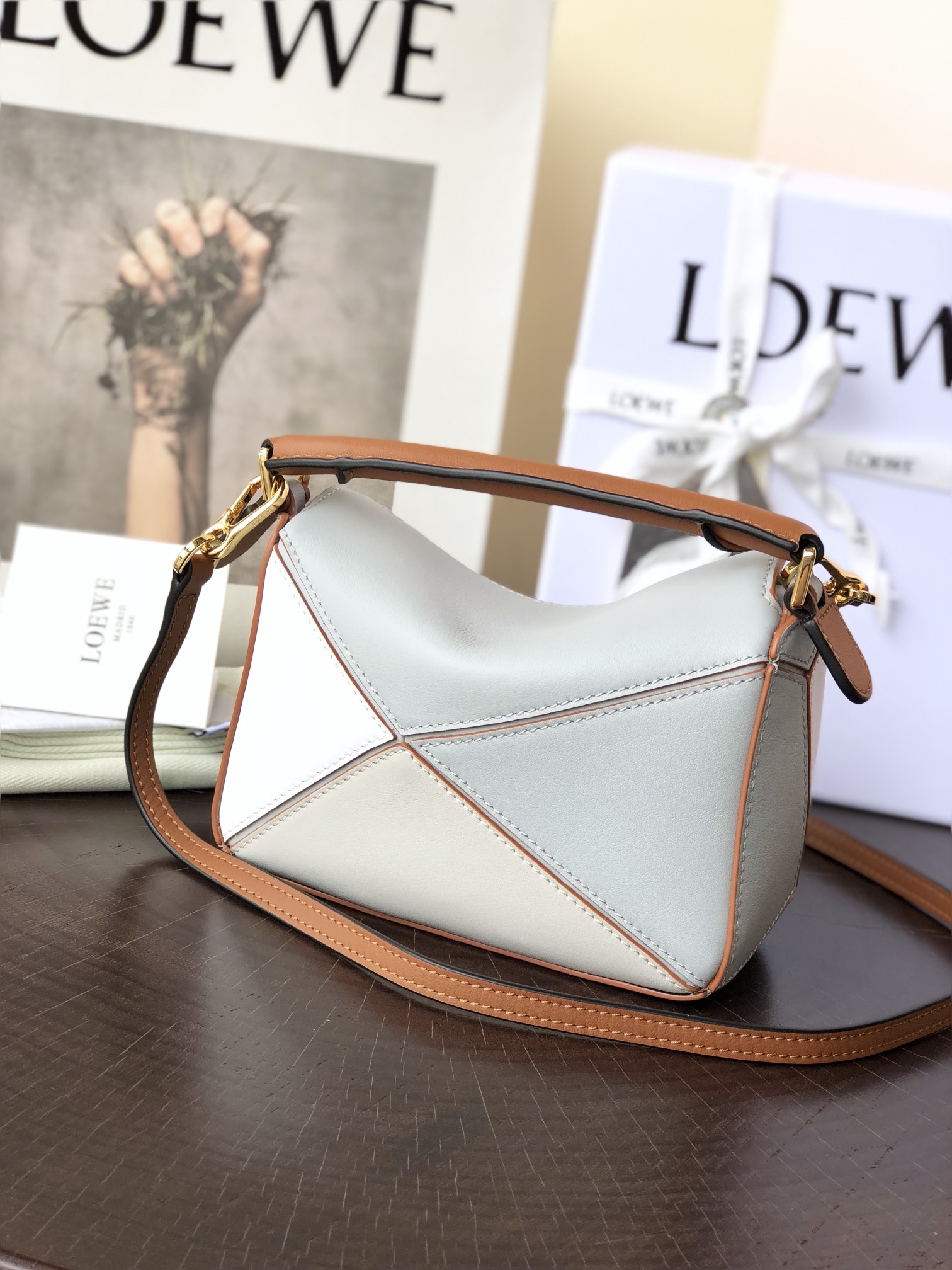L0ew* mini puzzle bag classic calfskin leather light blue/sand a510u95x34 18 x 12.5 x 8 cm