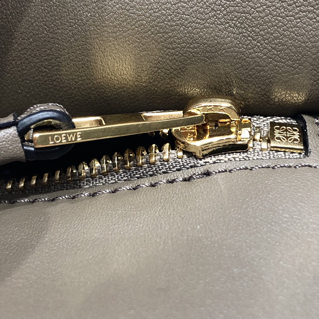 L0ew* small puzzle bag cassic calfskin leather black/white a510s21x55 24 x 14 x 11 cm