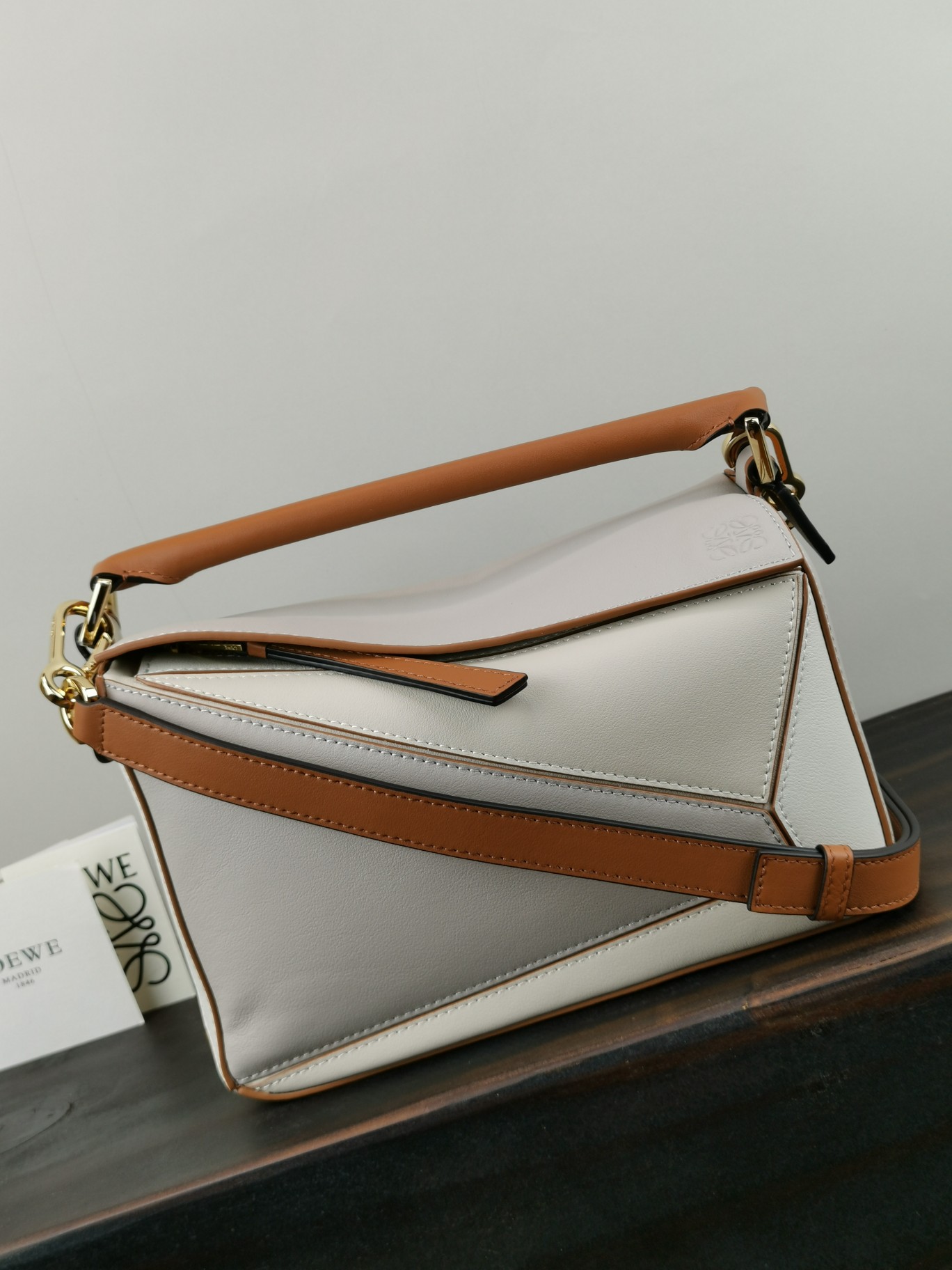 L0ew* small puzzle bag cassic calfskin leather grey/light oat a510s21x55 24 x 14 x 11 cm