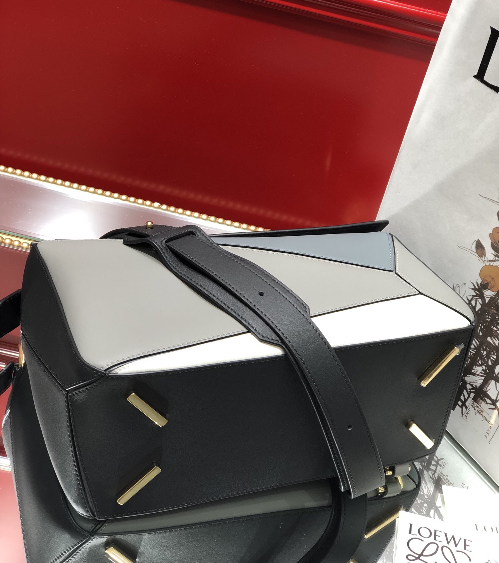 L0ew* medium puzzle bag classic calfskin gold metal white/pastel blue 322.30js20 29 x 18 x 12 cm