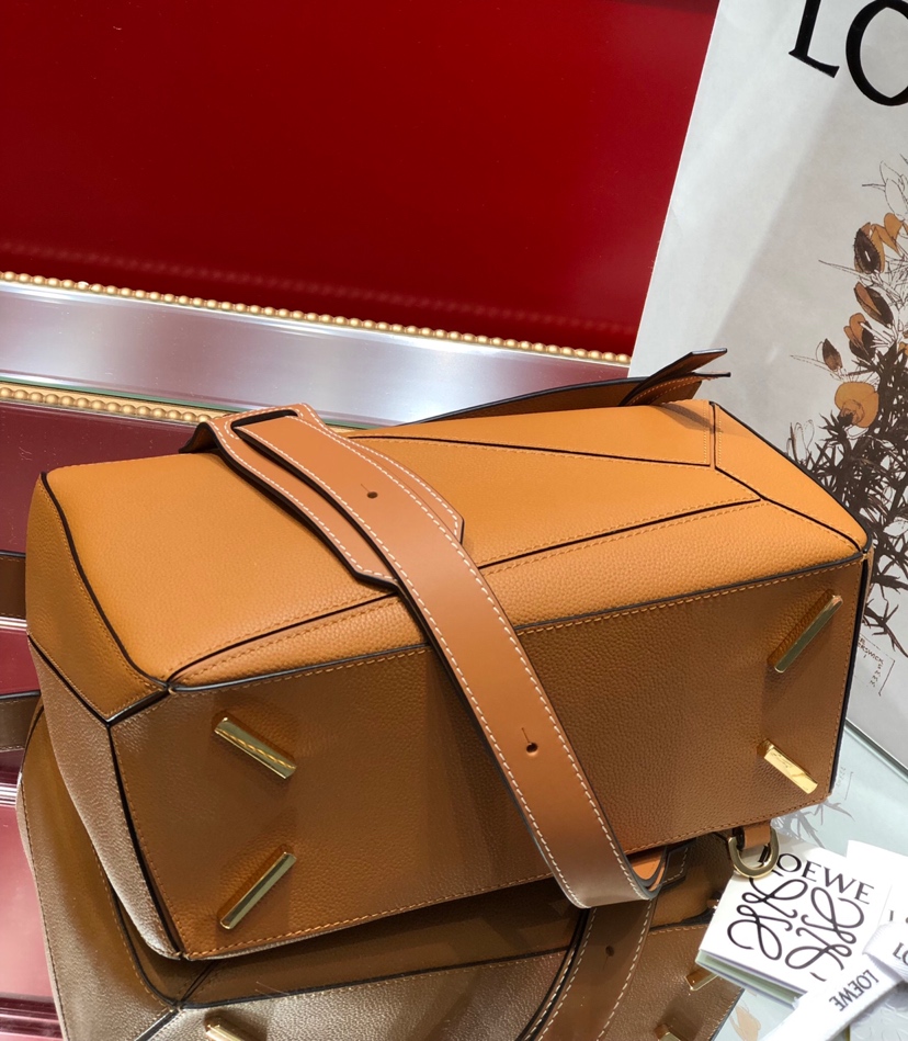 L0ew* medium puzzle bag soft grained calfskin gold metal tan 32212kbs20 29 x 18 x 12 cm
