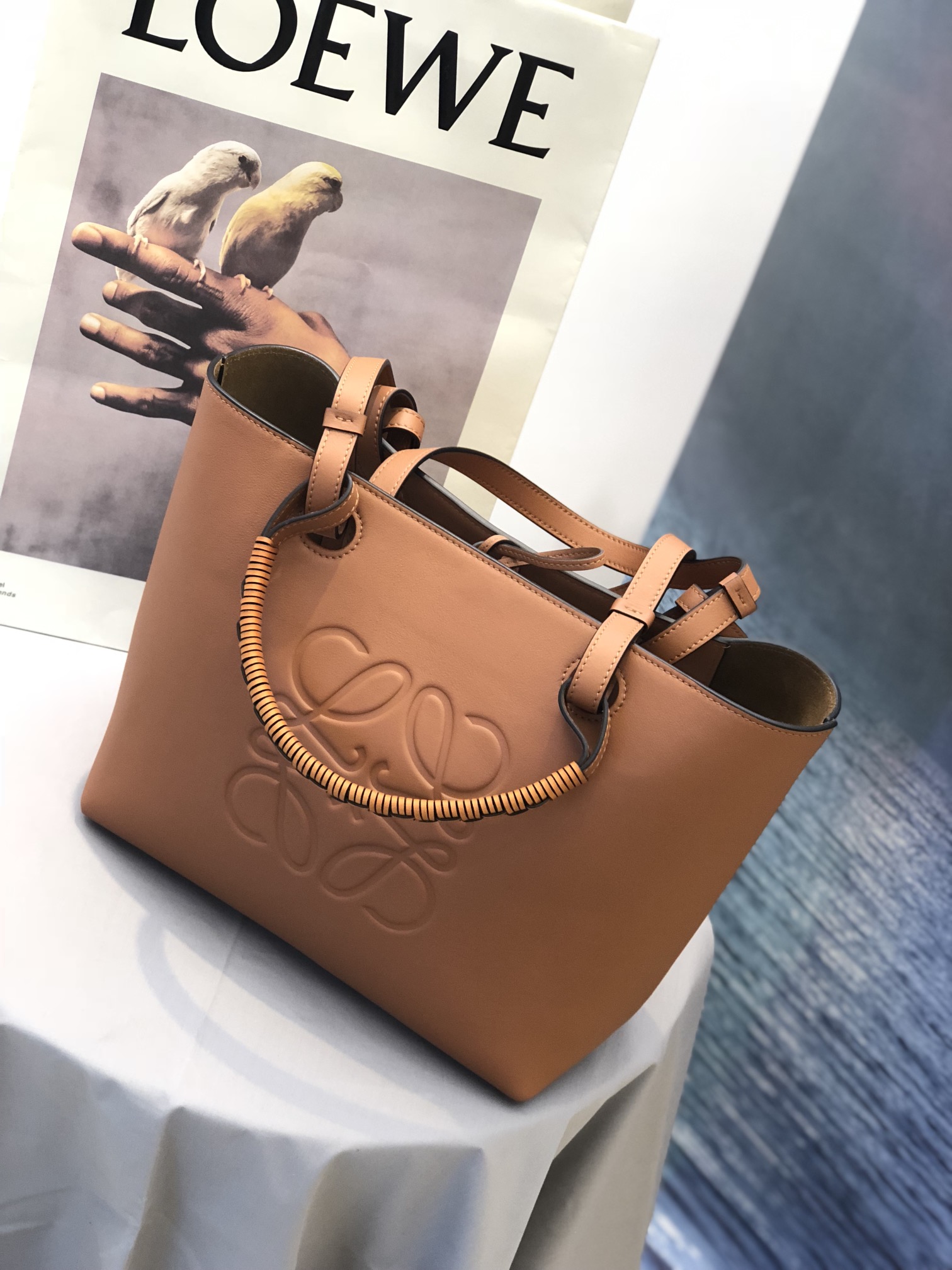 L0ew* small anagram tote classic calfskin tan a717s72x02 29 x 14 x 25 cm