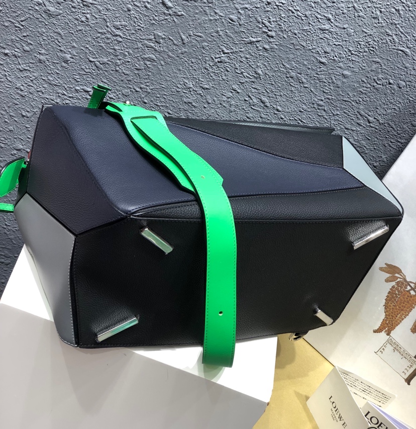 L0ew* large puzzle edge bag grained calfskin ocean/neon green b510140x01 35 × 17 × 24 cm