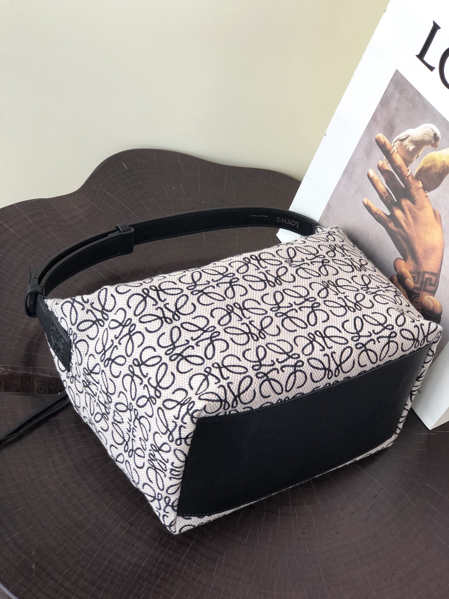 L0ew* medium cubi bag anagram jacquard and calfskin ecru/black a906k68x04 25 x 21 x 16.5 cm