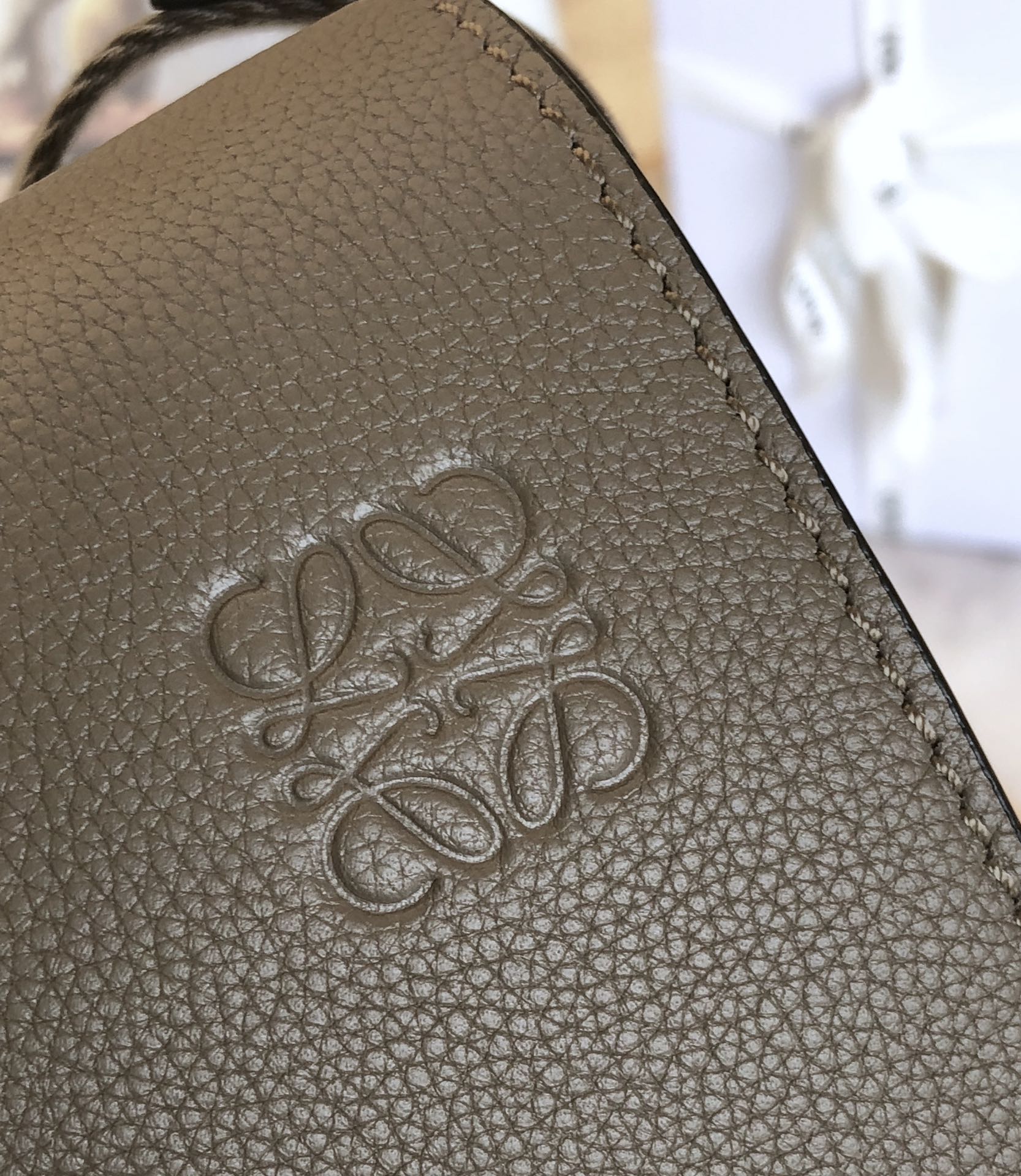 L0ew* military messenger bag soft grained calfskin dark moss b553a14x03 33 x 10 x 25 cm