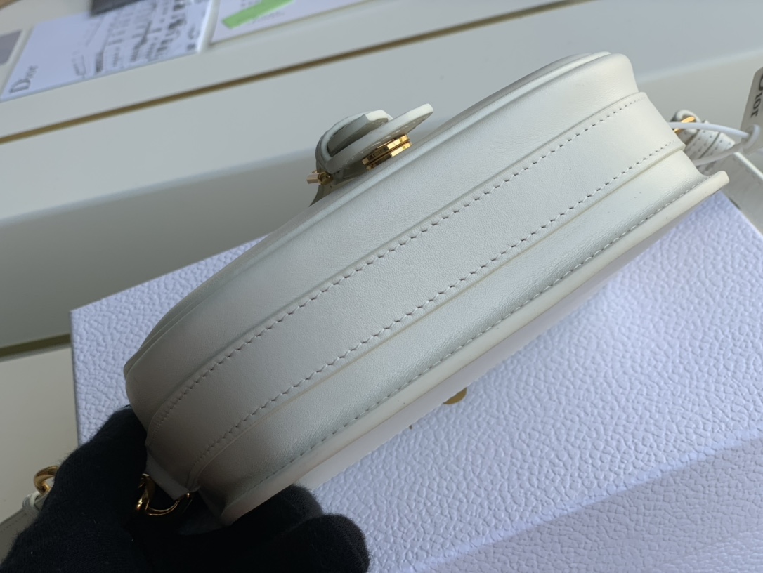 D10r small bobby bag box calfskin white m9317 18 x 14 x 5 cm