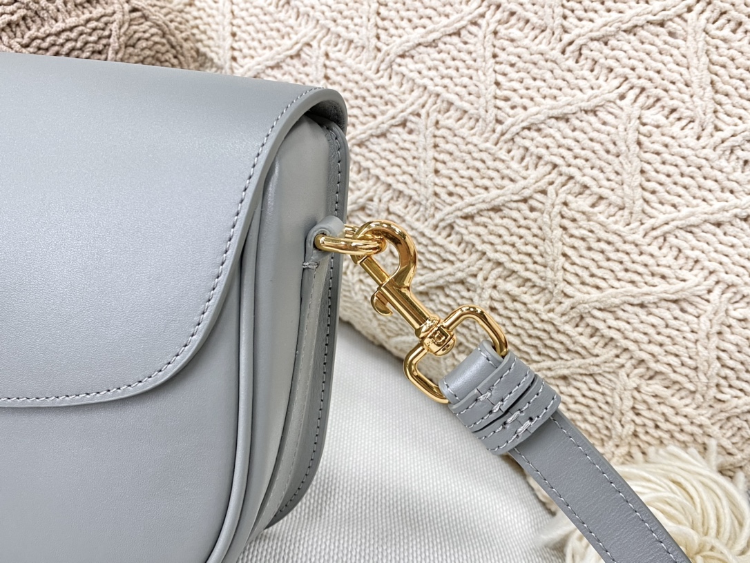 D10r medium bobby bag box calfskin gray m9319umol 22 x 17 x 6 cm