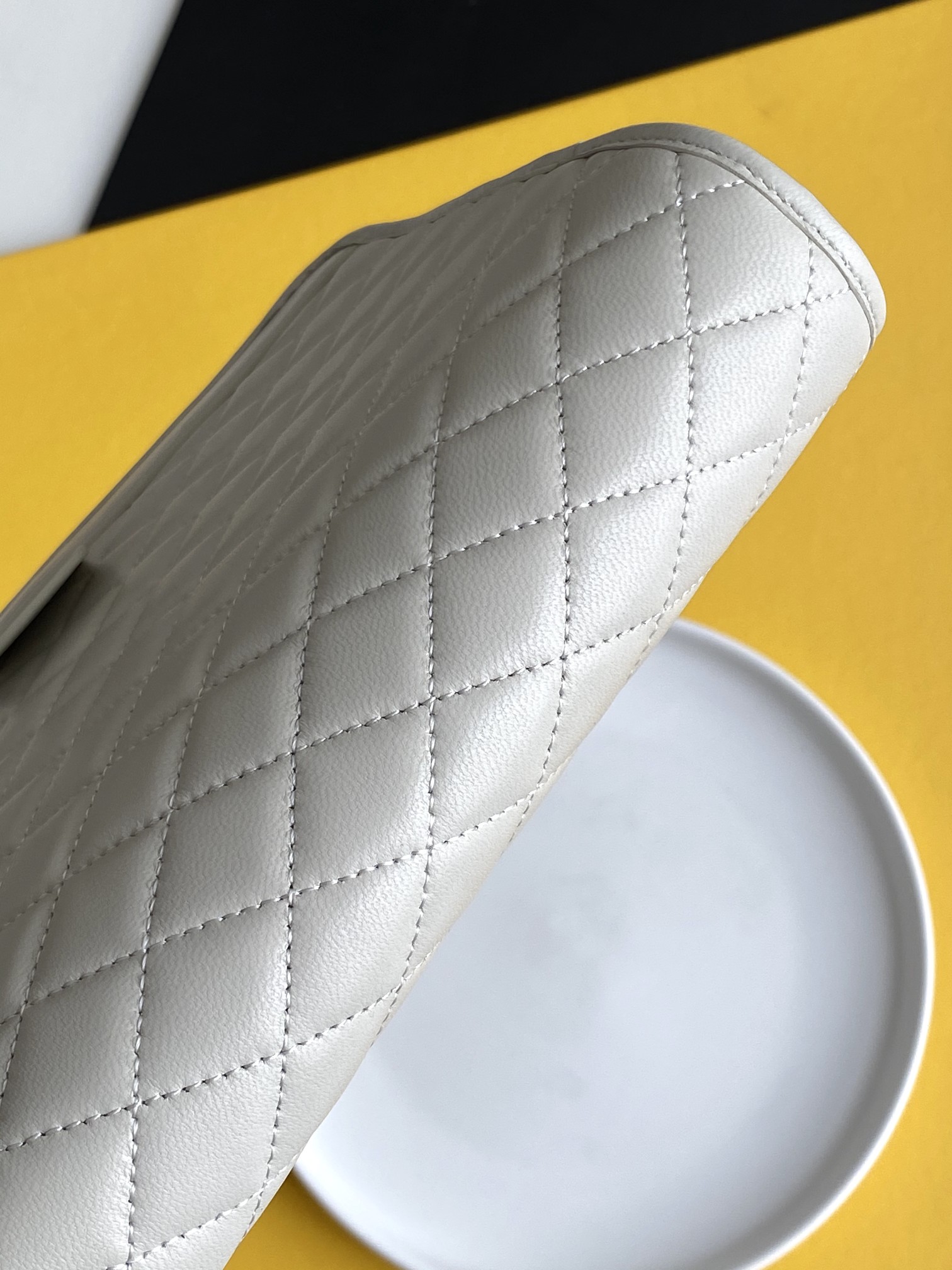 Y51 victoire baby clutch lambskin leather white 65736118 28.5 × 19.5 × 5.5 cm