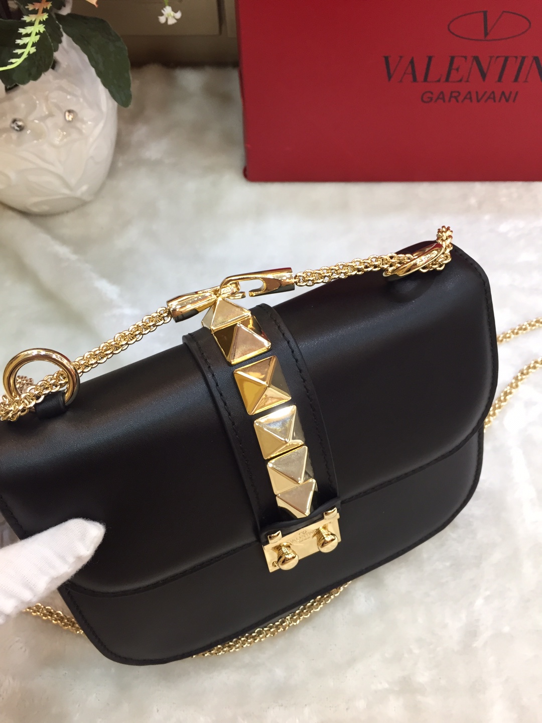 Va1e*ntin0 small garavani pre-owned 2010s rockstud shoulder bag leather black 21 × 8 × 15 cm