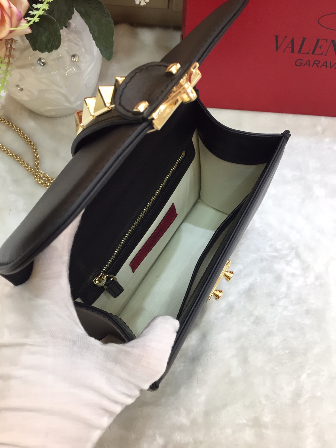 Va1e*ntin0 small garavani pre-owned 2010s rockstud shoulder bag leather black 21 × 8 × 15 cm