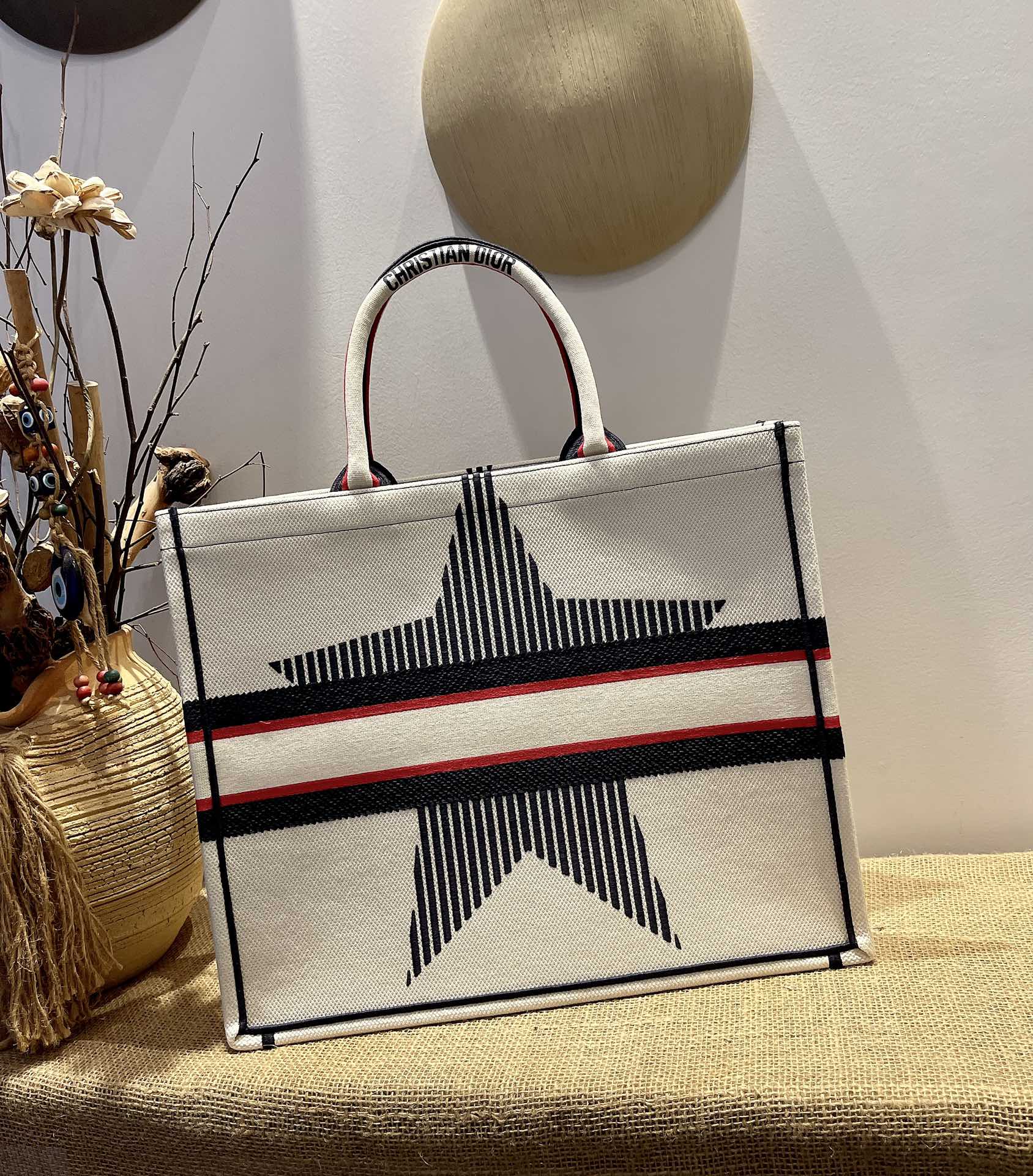 D10r D10ralps book tote white three-tone embroidery m1286 41.5 cm