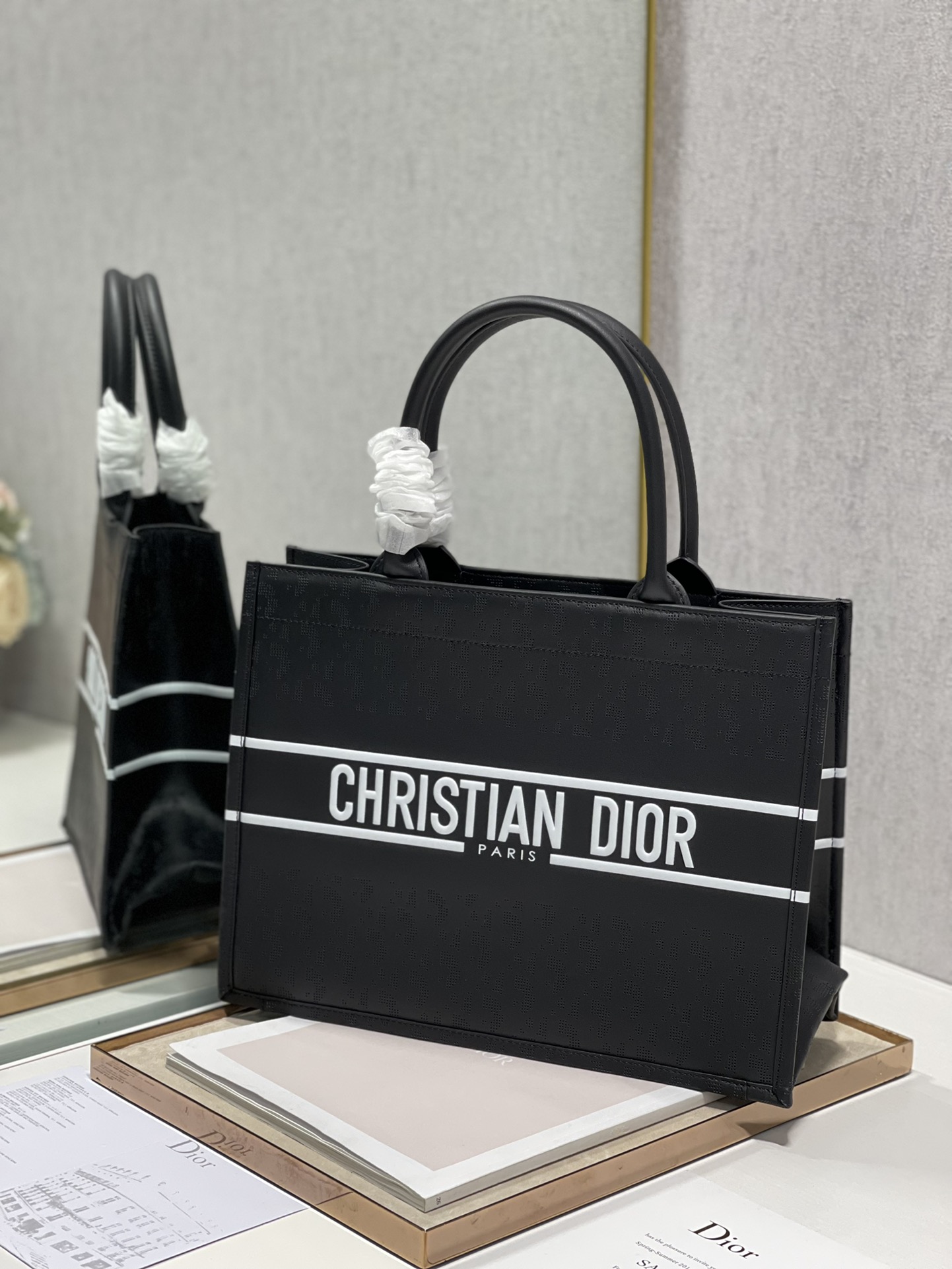 D10r small book tote black leather m1296 36 × 28 cm
