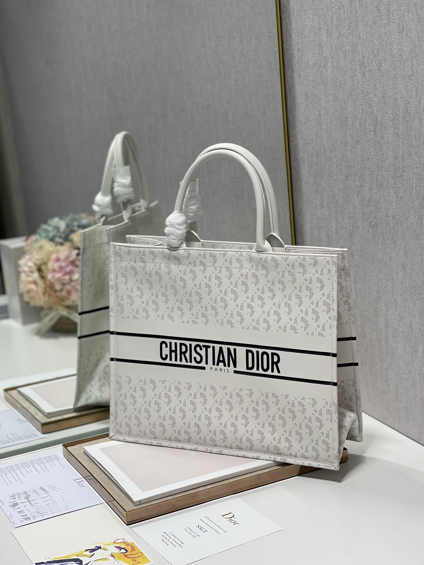 D10r small book tote white leather m1296 36 × 28 cm