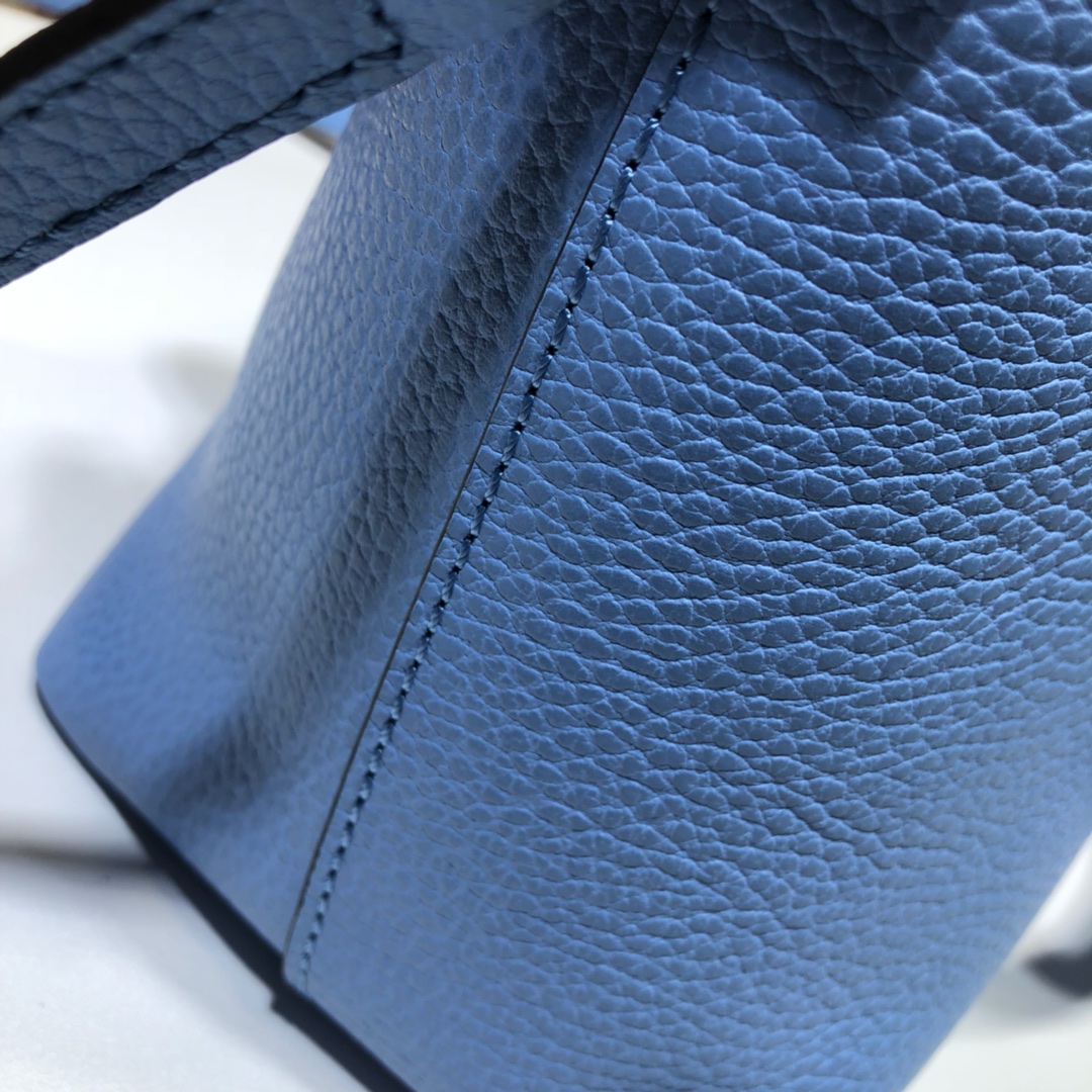 Gvc*1 convertible straight leather corn flower blue 449659 30 x 22 x 12 cm