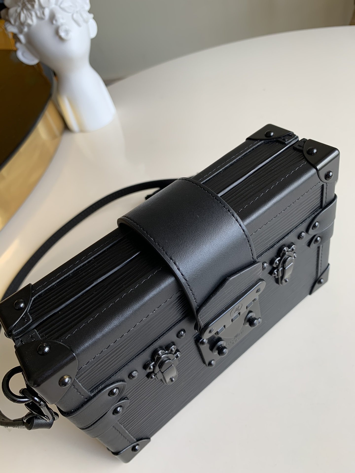 l0vis Vvtt0n petite malle bag all black epi leather m55859 20 x 12.5 x 5 cm