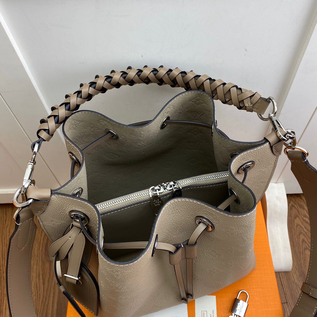 l0vis Vvtt0n muria mahina monogram motif galet m55799 25 x 25 x 20 cm